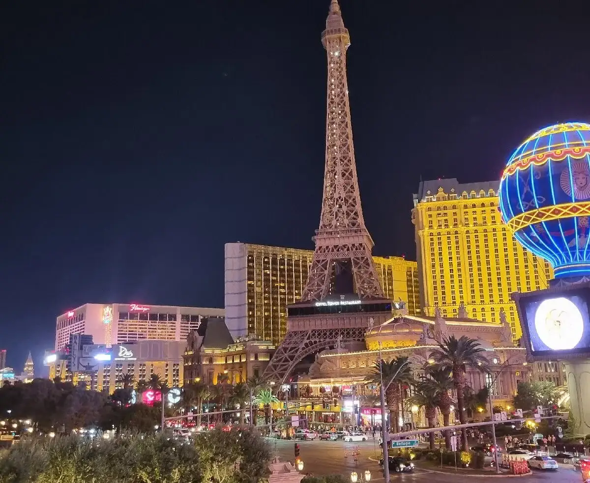 Las Vegas Strip view near Horseshoe at night