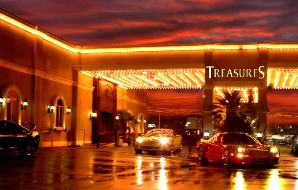 Treasures Las Vegas Bar