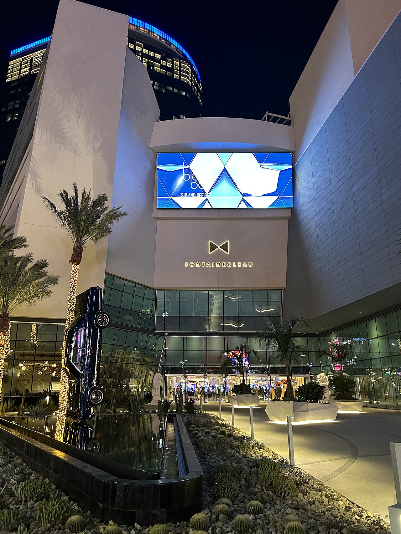 Fontainebleau Entrance