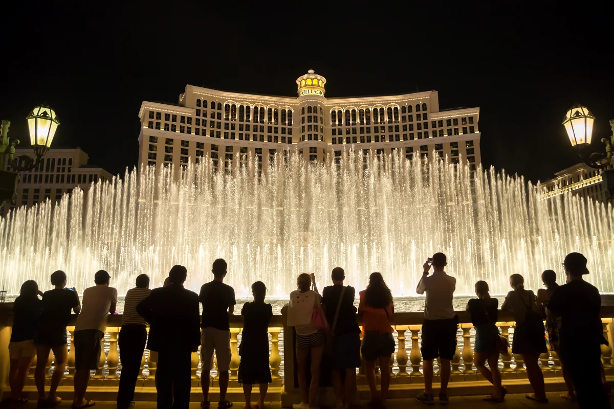 Crowd watching the Bellagio fountains at night