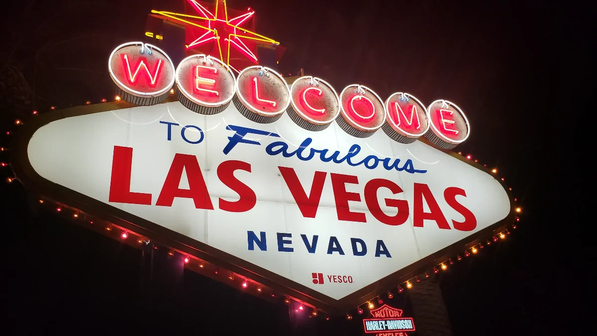 Welcome to Fabulous Las Vegas sign lit up at night